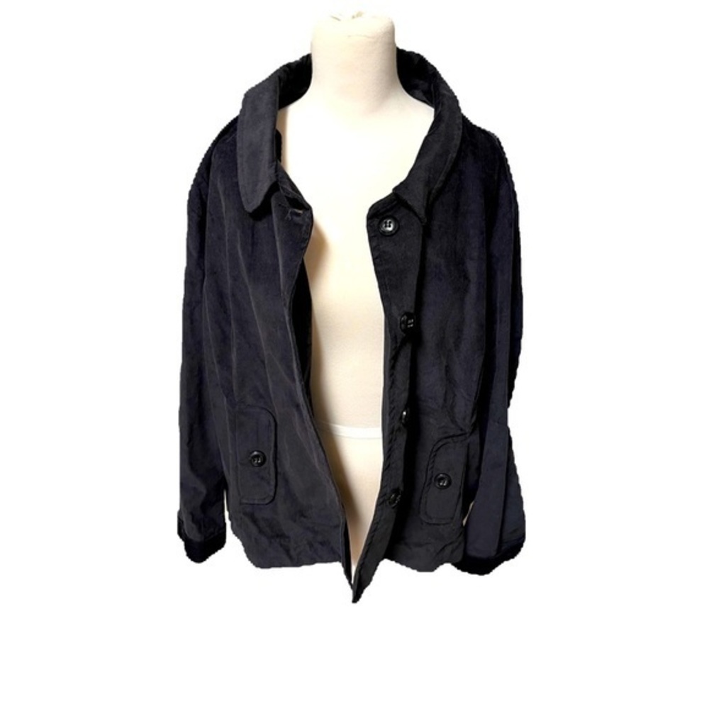 Women’s size 22/24W corduroy jacket. Black.‎ I9.